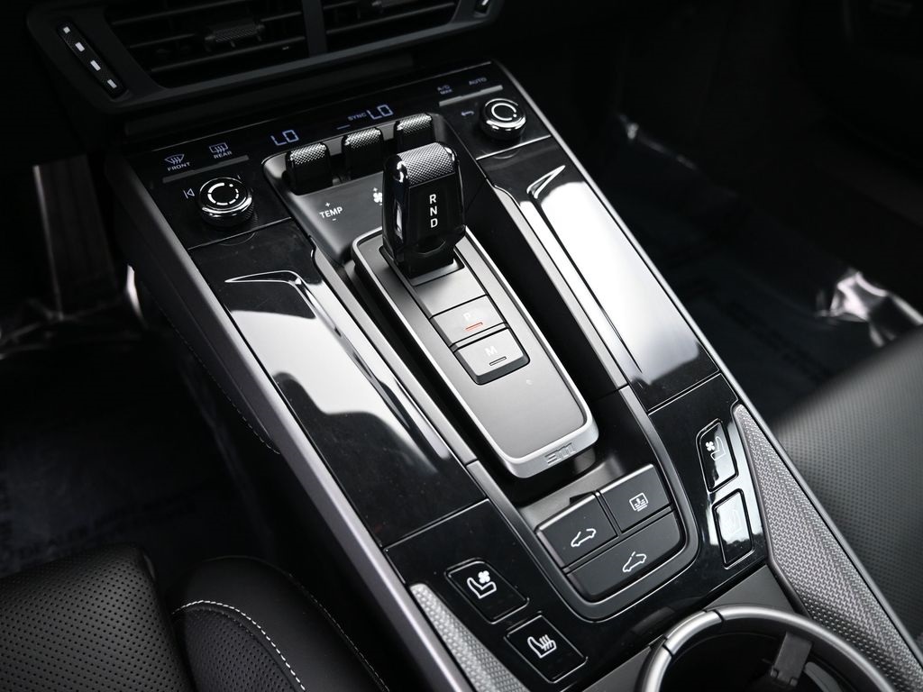 2025 Porsche 911 photo 23