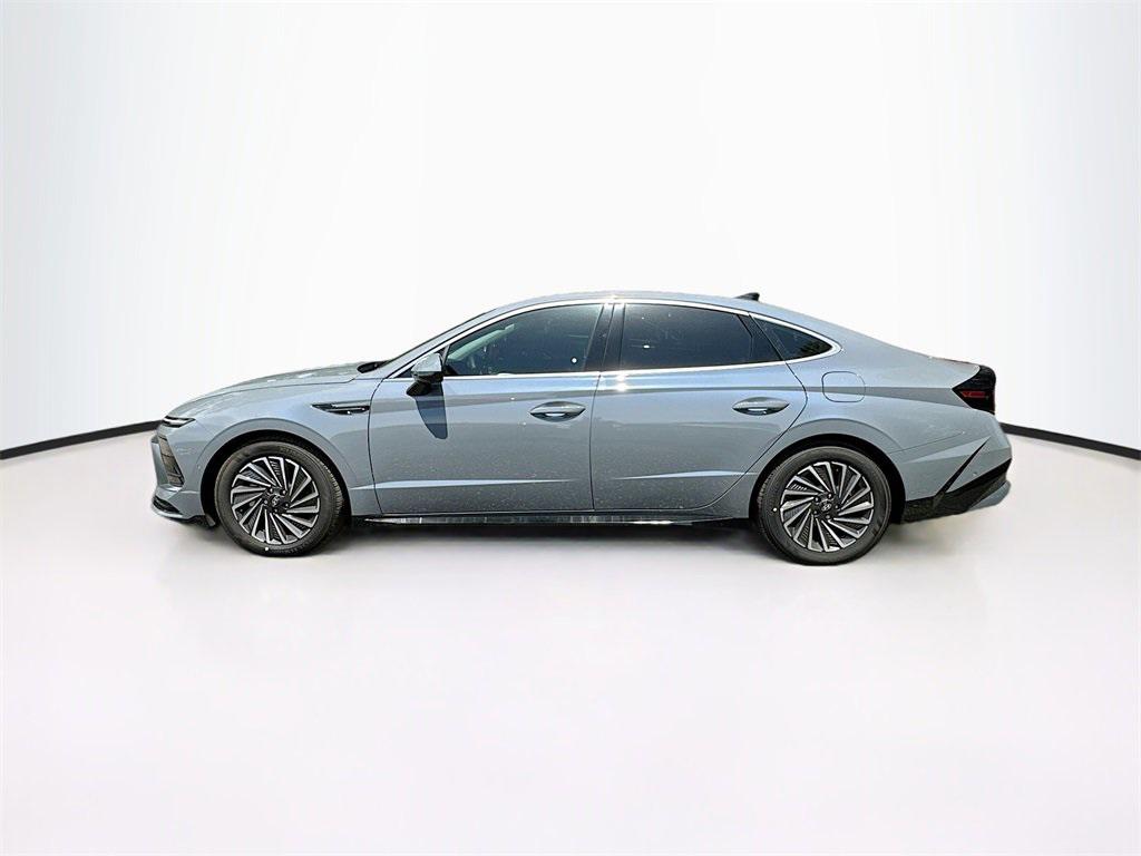 2025 Hyundai Sonata Hybrid Limited photo 3