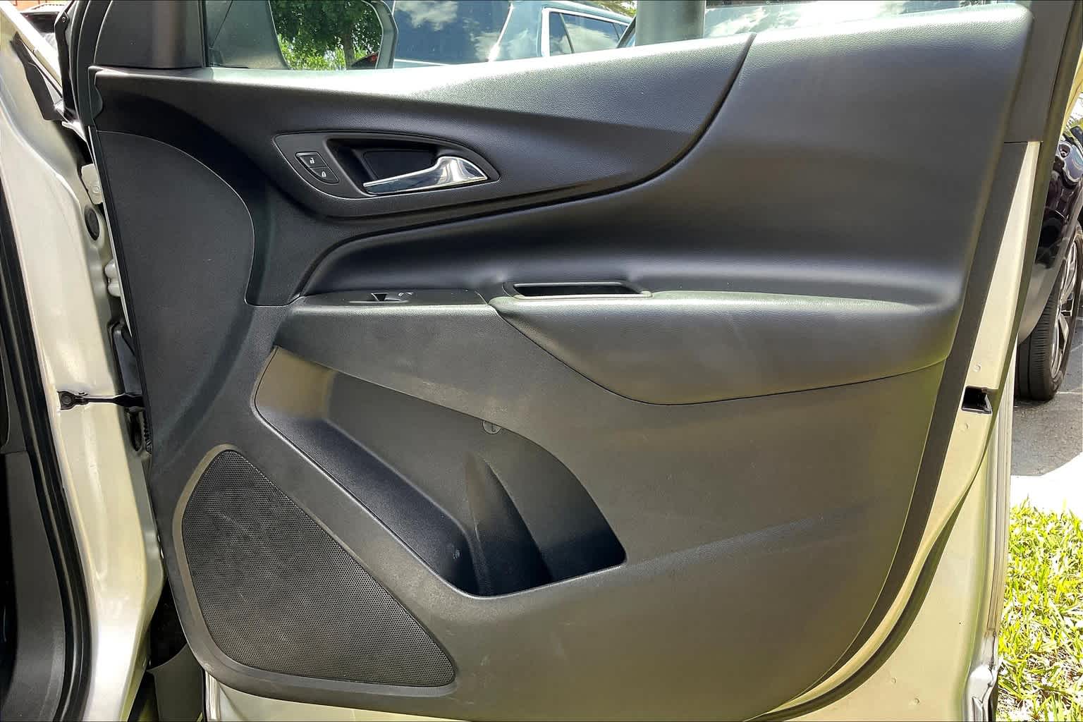 2021 Chevrolet Equinox LT photo 21