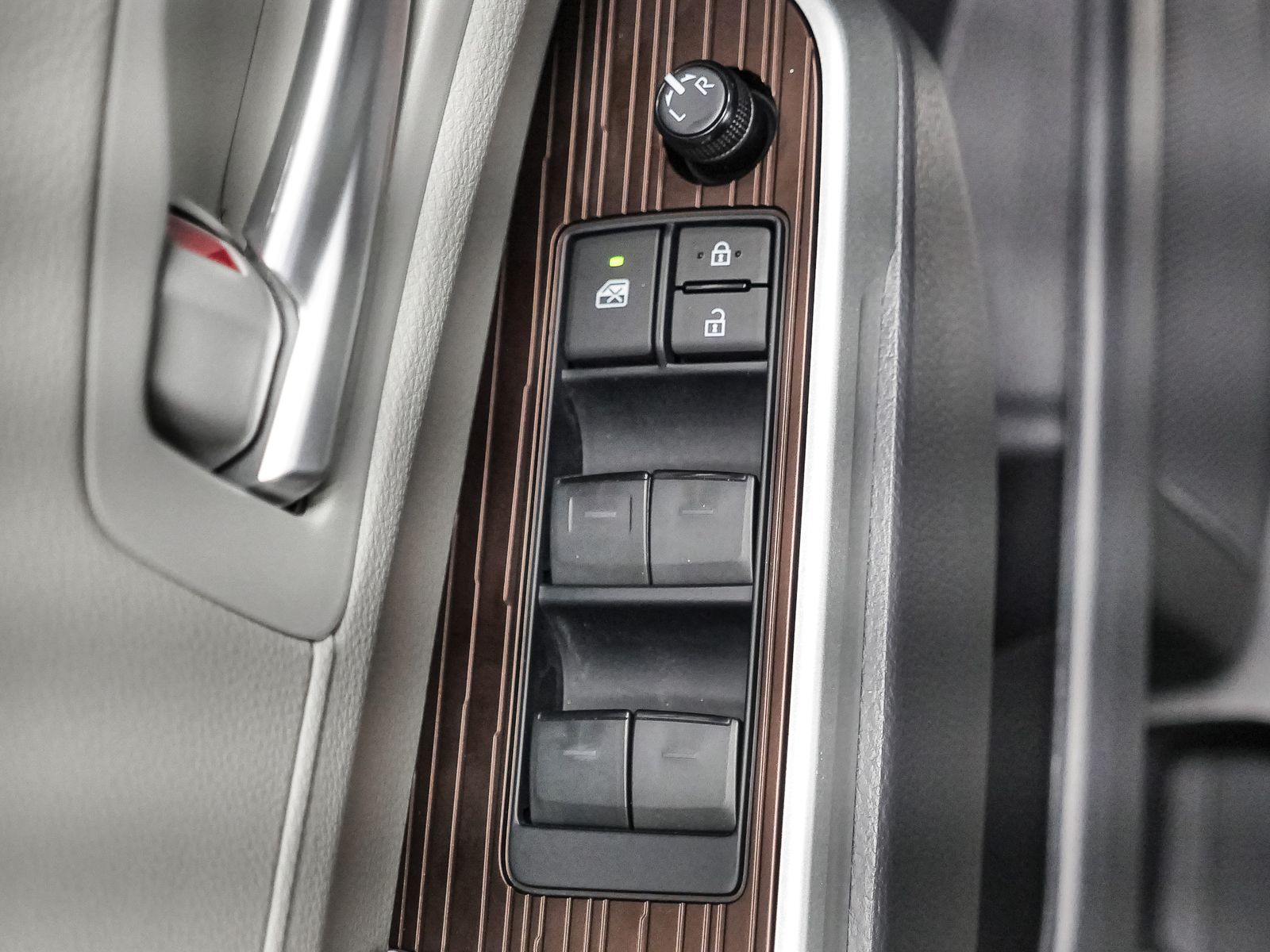2024 Toyota Sienna XLE photo 17