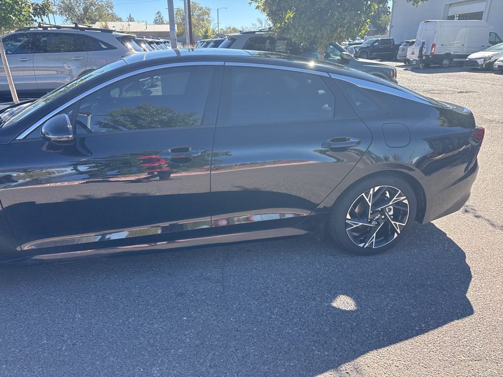 2025 Kia K5 GT-Line photo 4