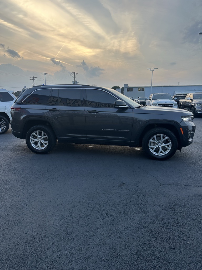 2023 Jeep Grand Cherokee Limited photo 4