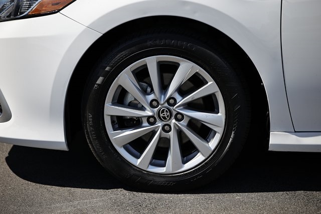 2023 Toyota Camry LE photo 3