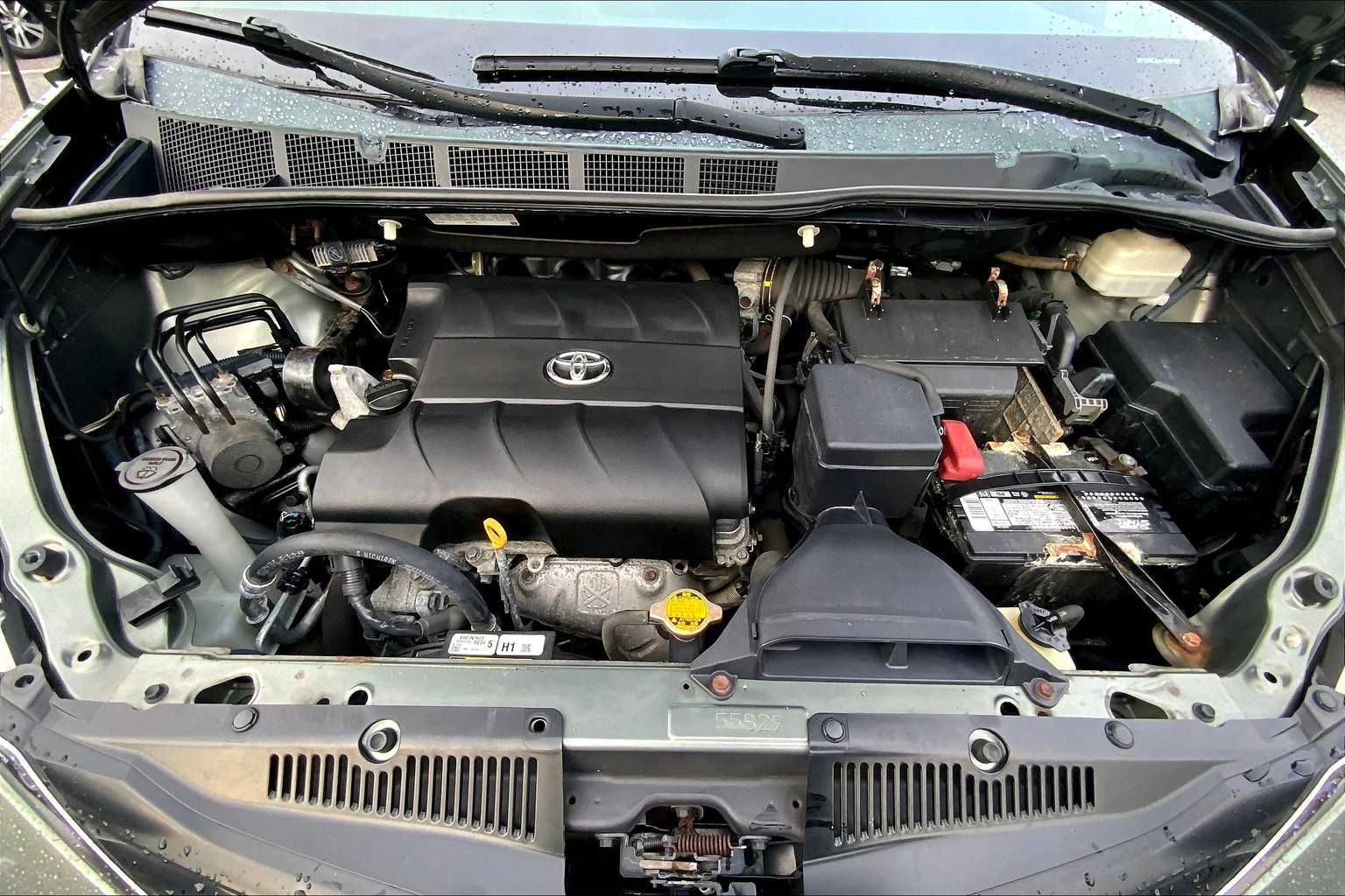 2011 Toyota Sienna LE photo 28