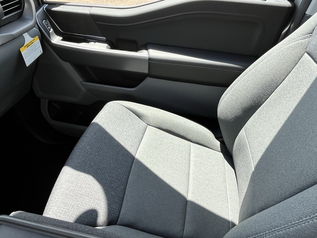 2025 Ford F-150 XLT photo 13