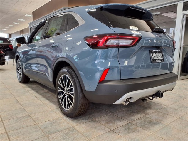 2024 Ford Escape Plug-In Hybrid photo 4