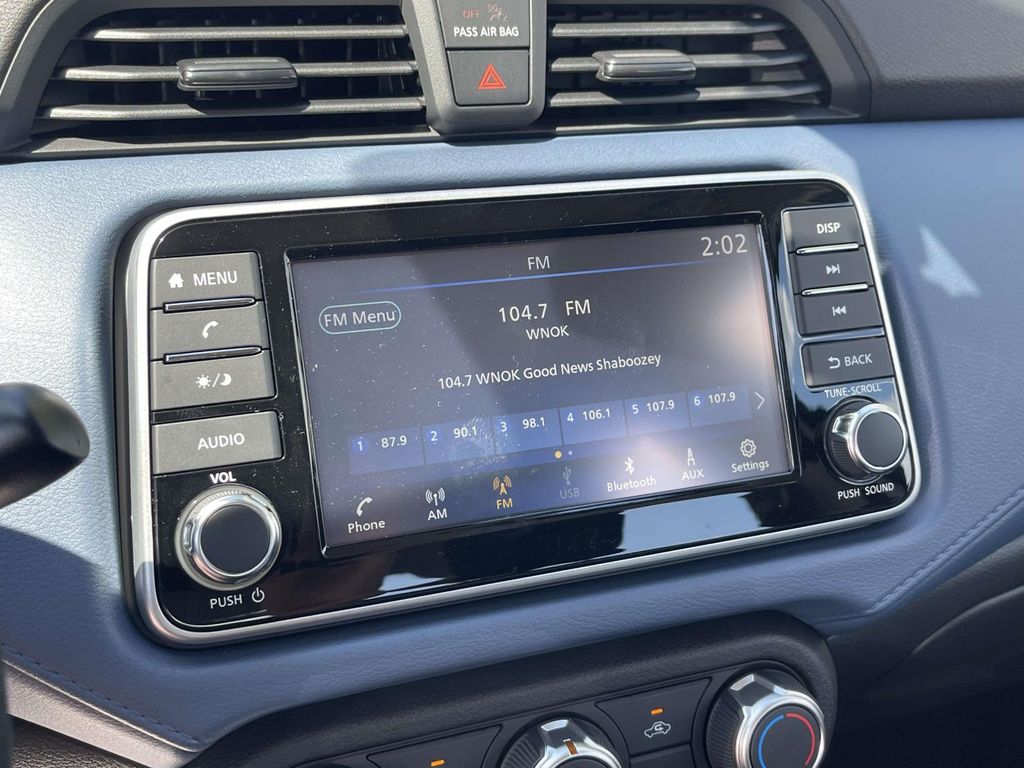 2025 Nissan Versa SV photo 25
