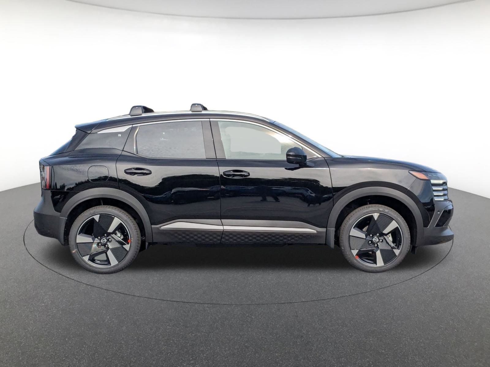 2026 Nissan Kicks SR photo 4