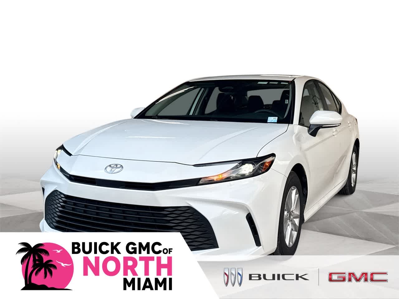 2025 Toyota Camry LE's photo