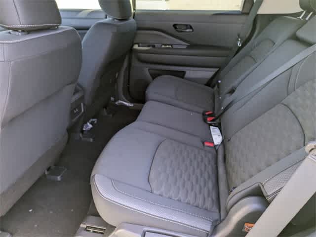 2024 Nissan Pathfinder S photo 14