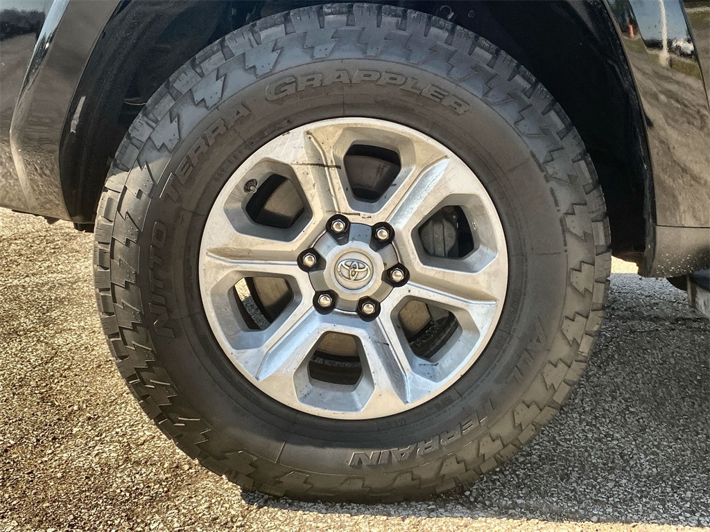 2019 Toyota 4Runner SR5 photo 10