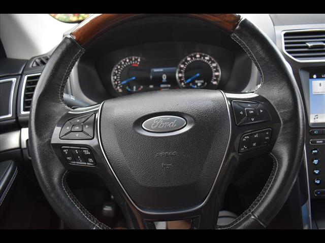 2017 Ford Explorer Platinum photo 16