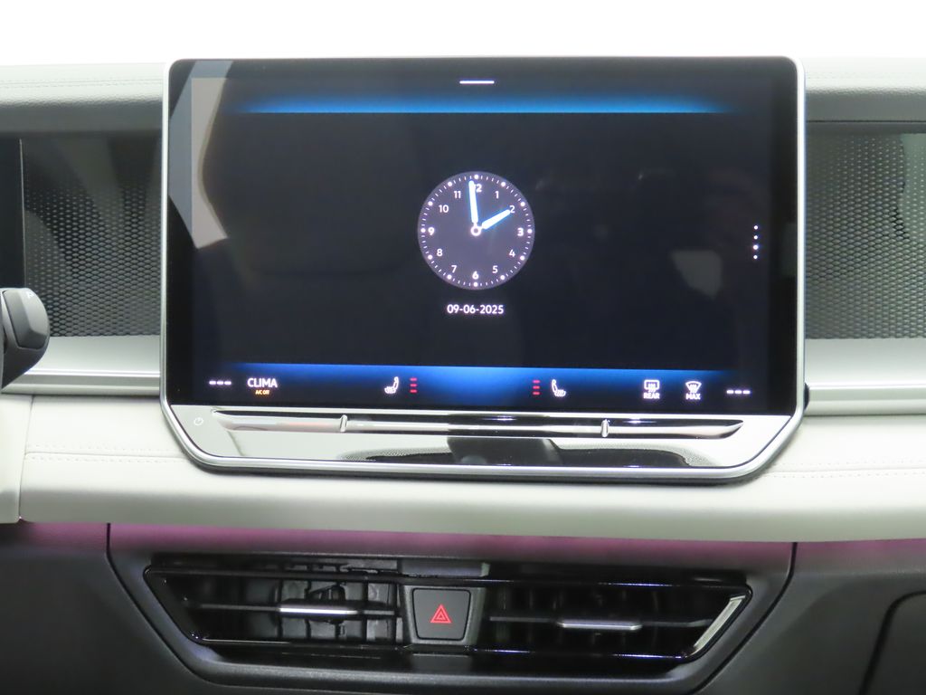 2025 Volkswagen Tiguan SE photo 14