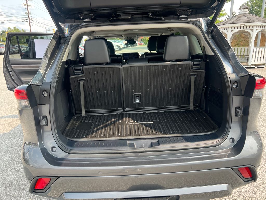 2022 Toyota Highlander Hybrid Limited photo 22