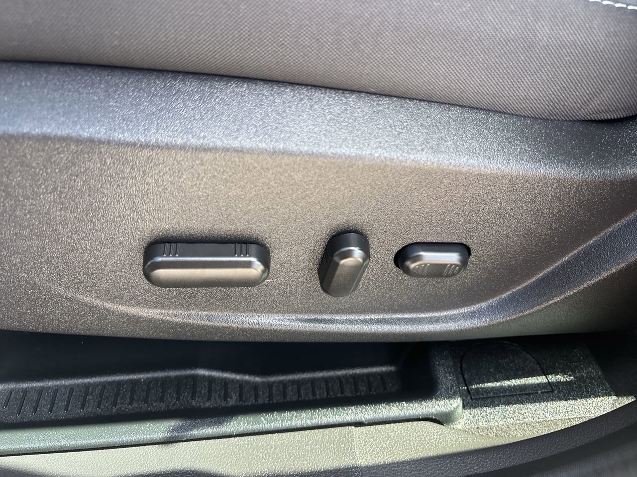 2017 Ford C-Max Hybrid SE photo 19