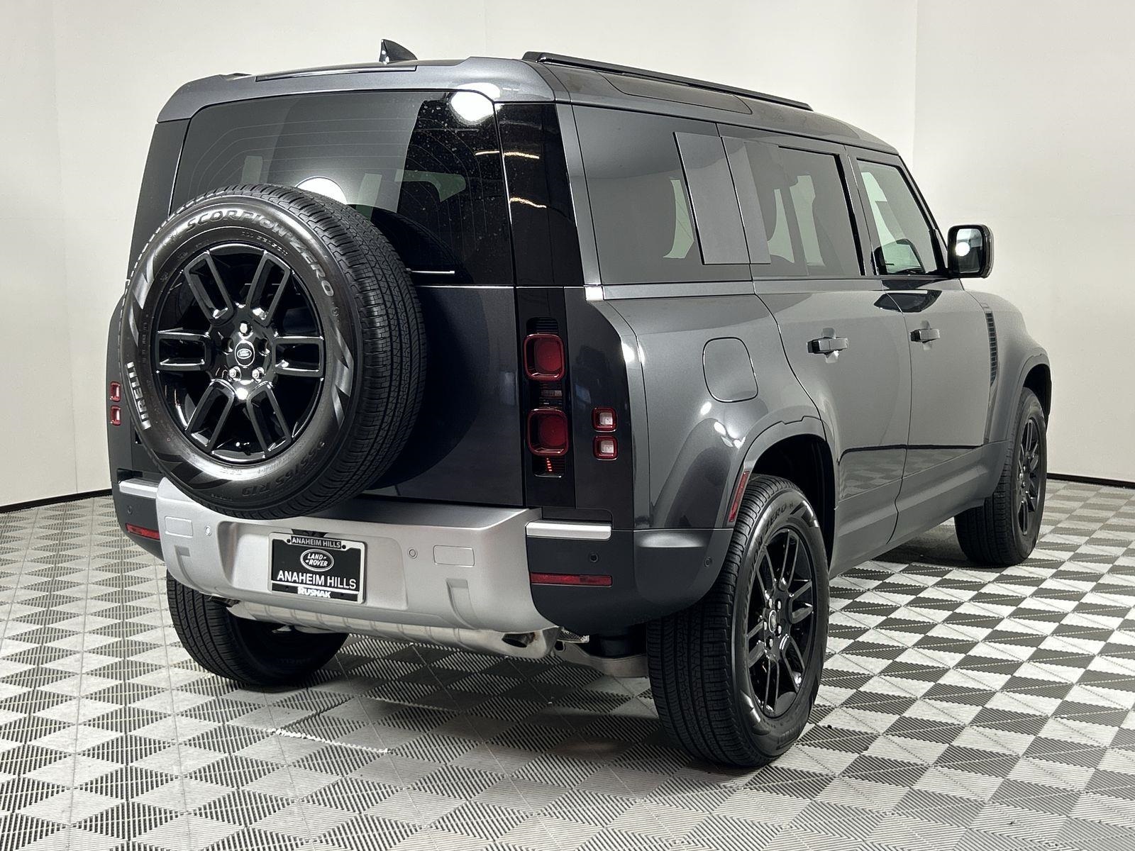 2025 Land Rover Defender 110 S photo 5