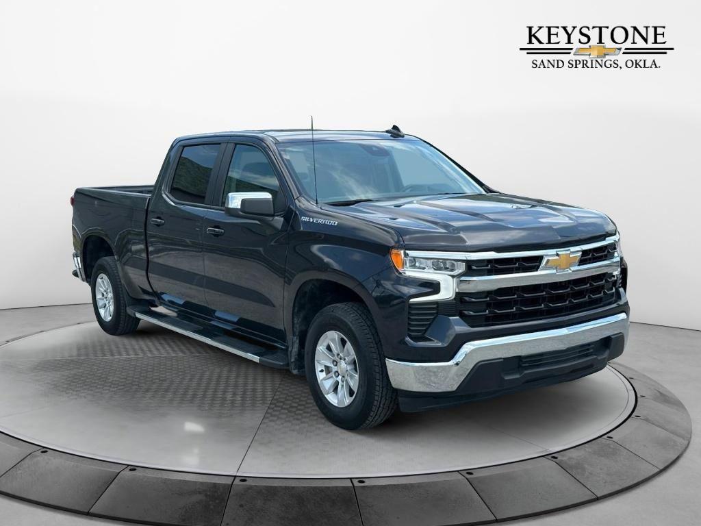 2024 Chevrolet Silverado 1500 LT's photo