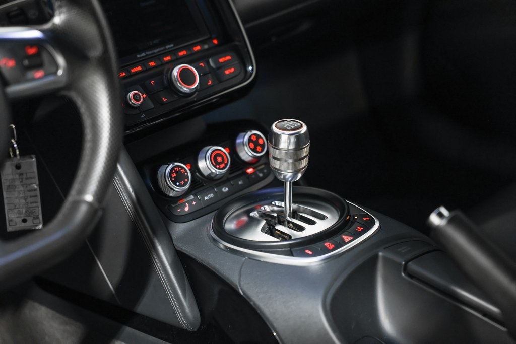 2012 Audi R8 5.2 Quattro photo 24