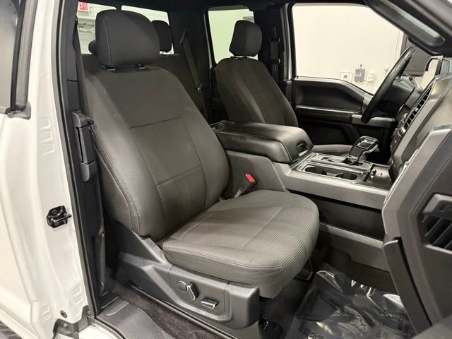 2016 Ford F-150 XLT photo 26