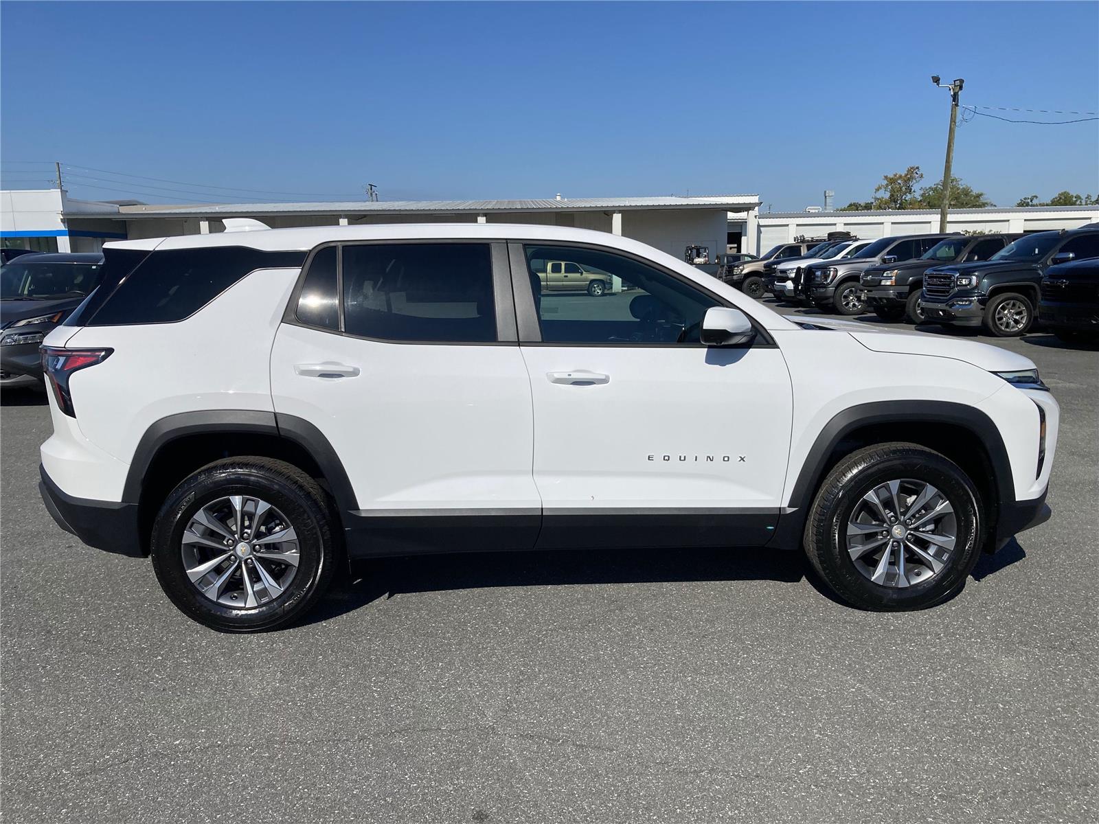 2026 Chevrolet Equinox LT photo 4