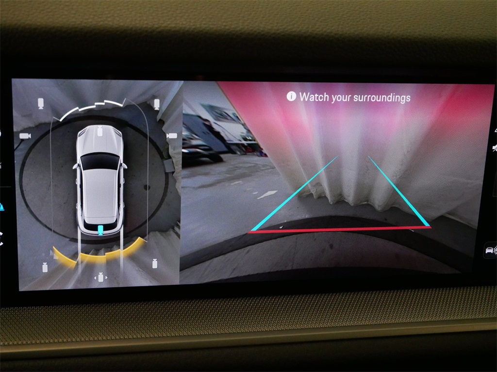 2025 Porsche Cayenne Base photo 16