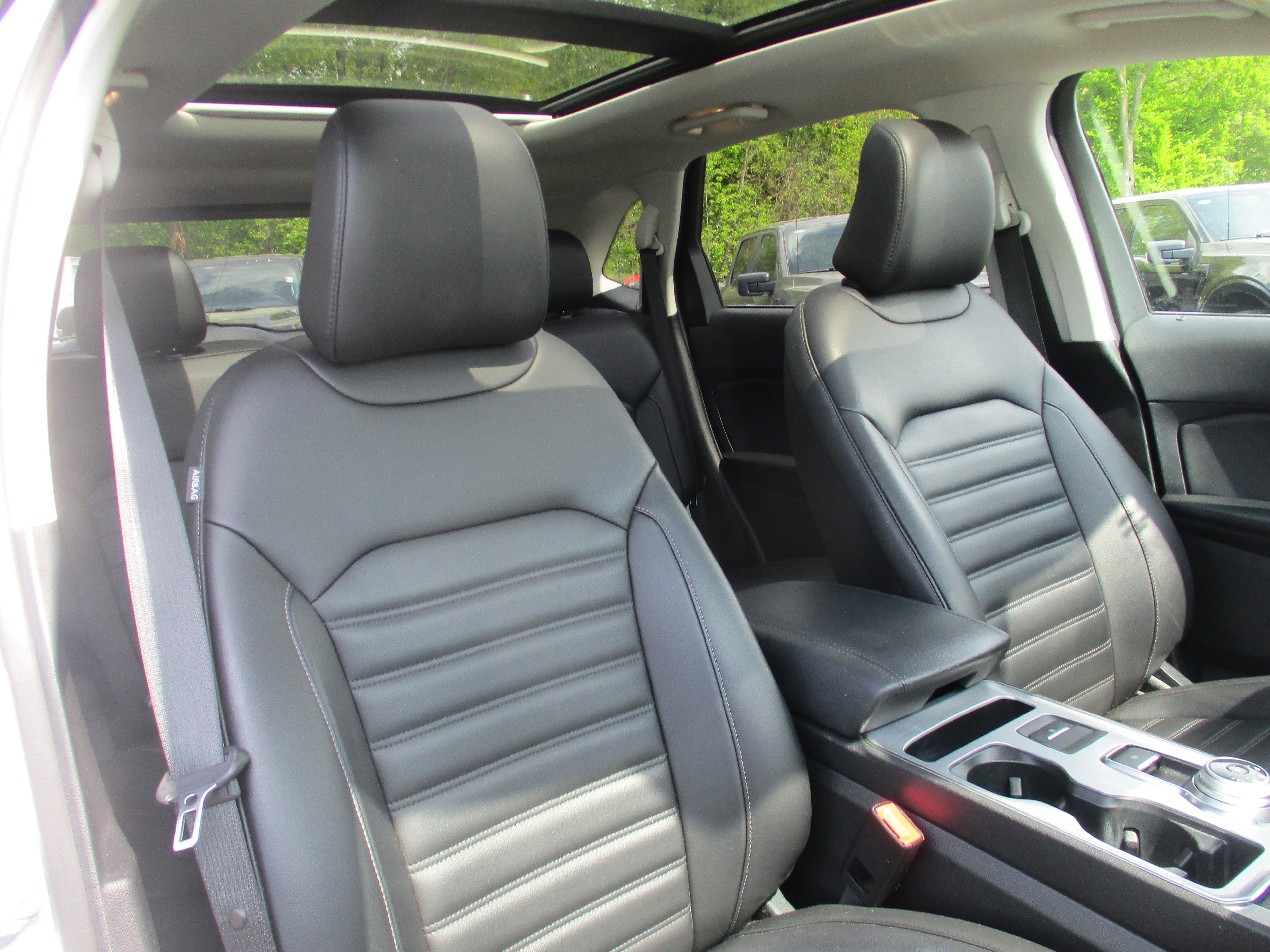 2022 Ford Edge SEL photo 18