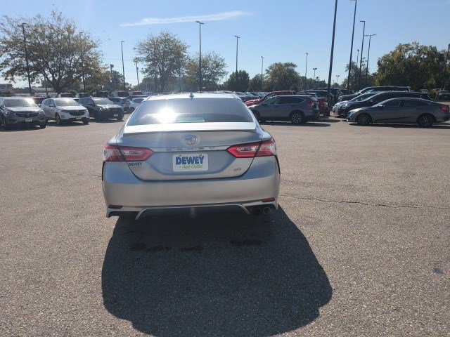 2020 Toyota Camry SE photo 4