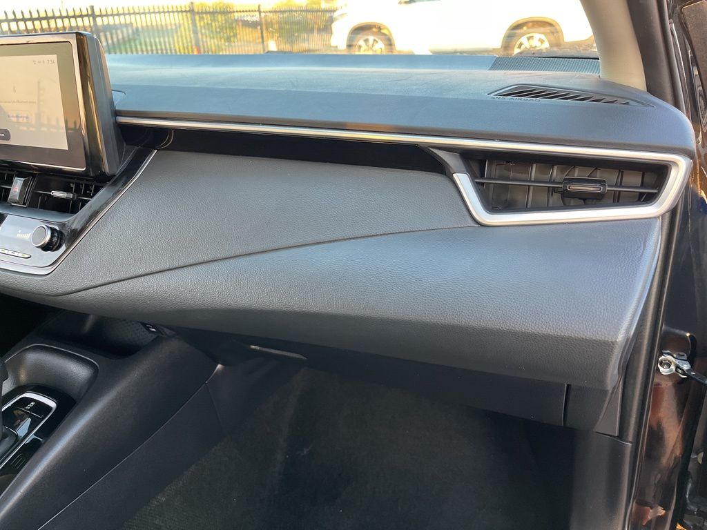 2023 Toyota Corolla LE photo 26
