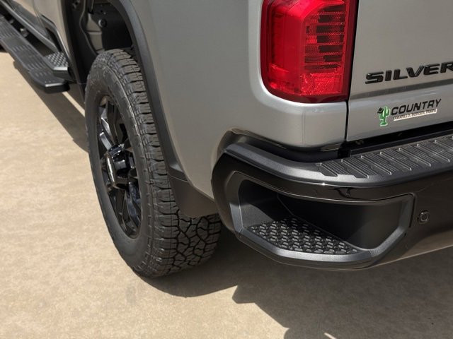 2025 Chevrolet Silverado 2500HD Custom photo 10