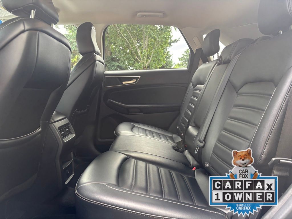 2022 Ford Edge SEL photo 25