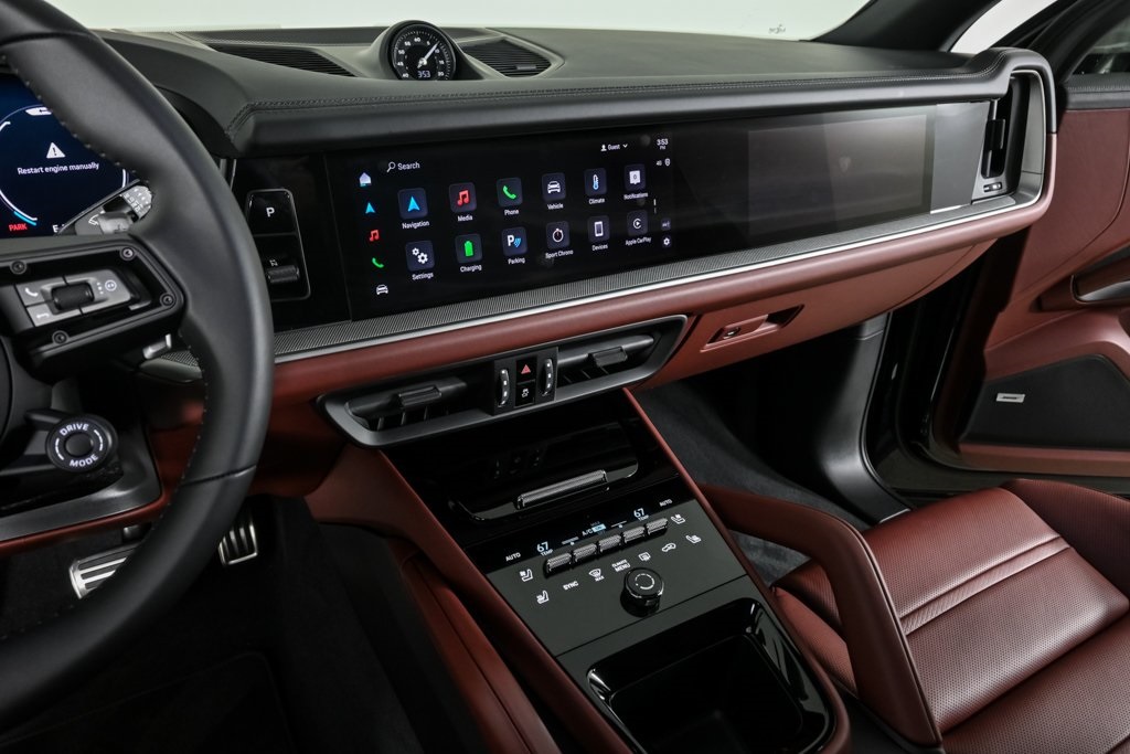 2025 Porsche Cayenne E-Hybrid S photo 13