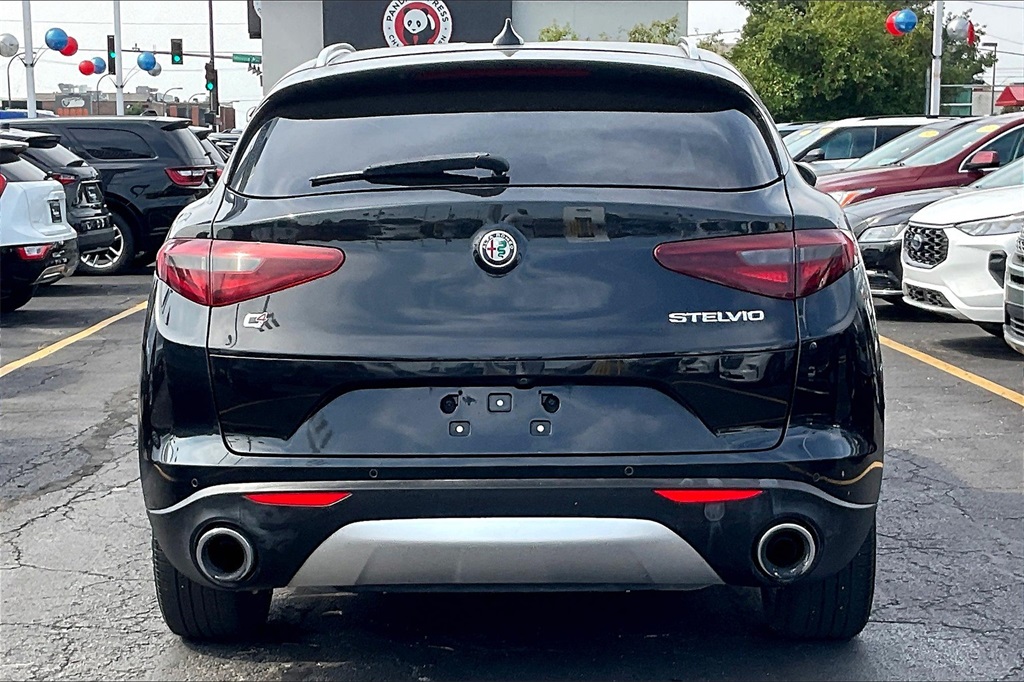 2018 Alfa Romeo Stelvio Base photo 3