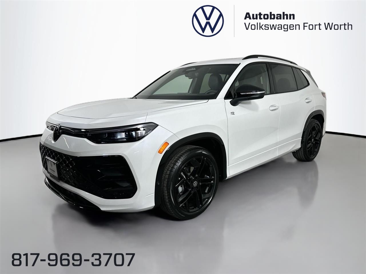 2026 Volkswagen Tiguan SE R-LINE BLACK's photo