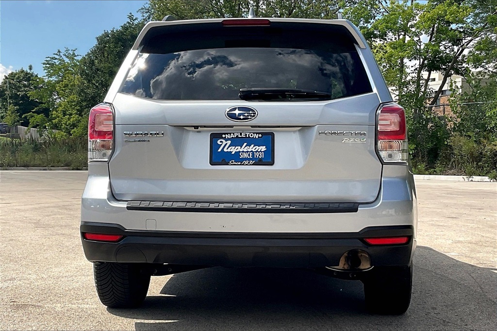 2017 Subaru Forester 2.5i Premium photo 3