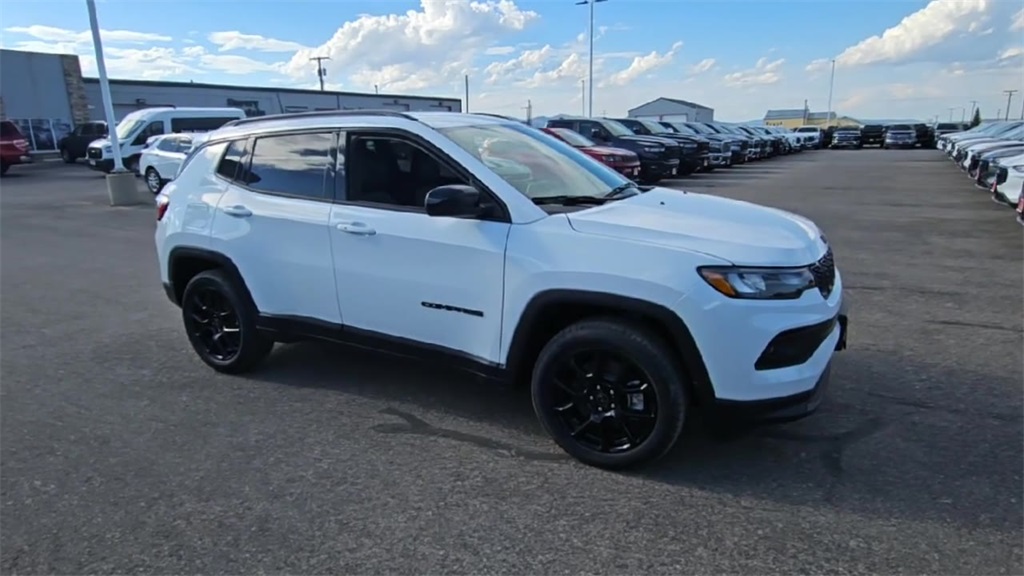 2025 Jeep Compass Latitude photo 2