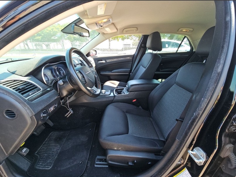 2020 Chrysler 300 Touring photo 22