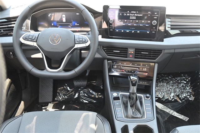 2025 Volkswagen Jetta 1.5T SE photo 9
