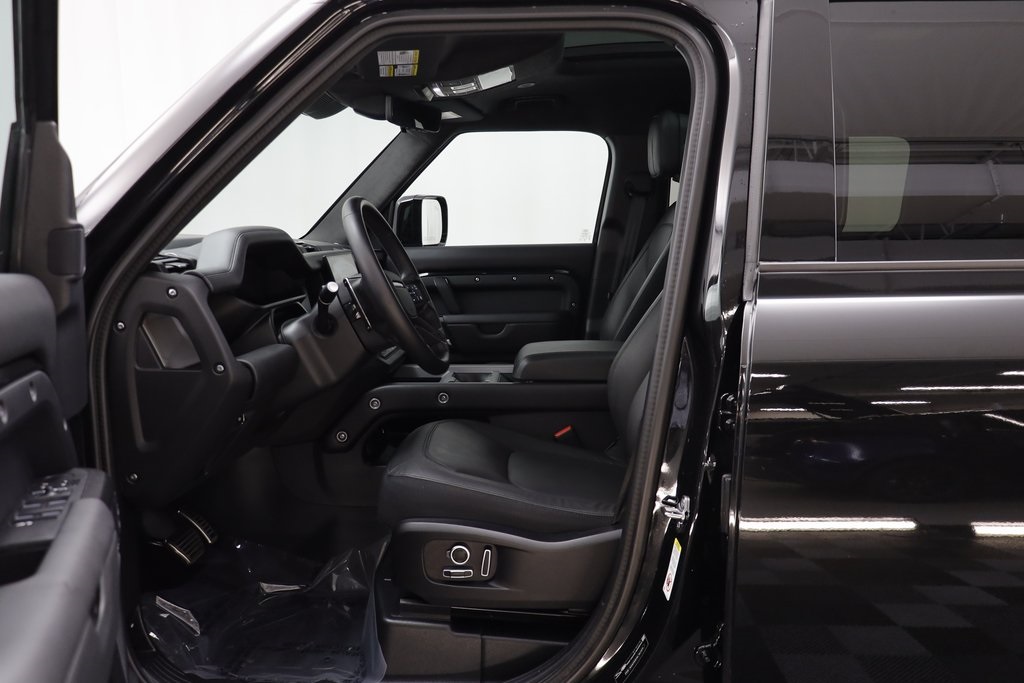 2025 Land Rover Defender 130 V8 photo 5