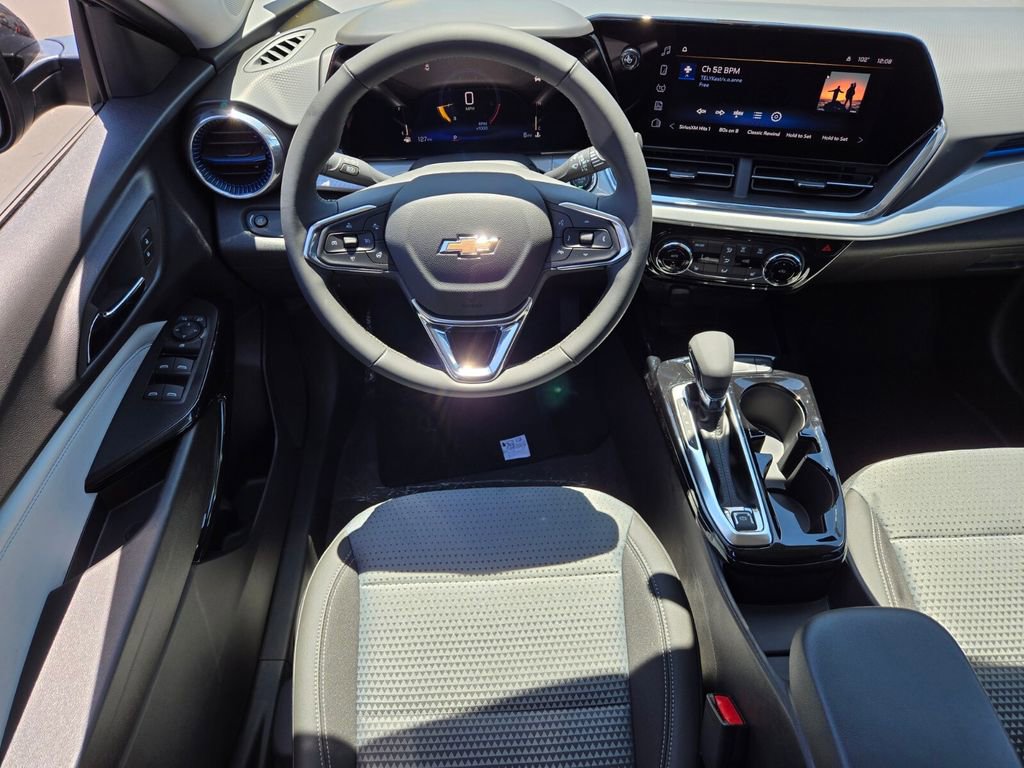 2025 Chevrolet Trax LT photo 4