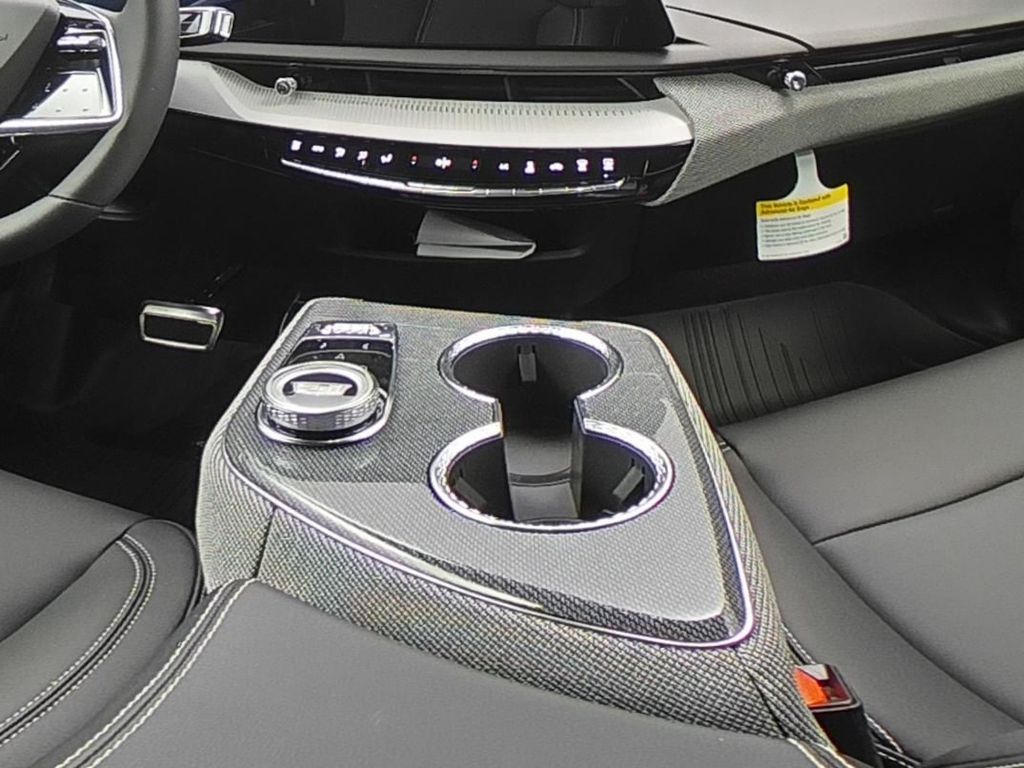 2025 Cadillac Optiq Luxury photo 12