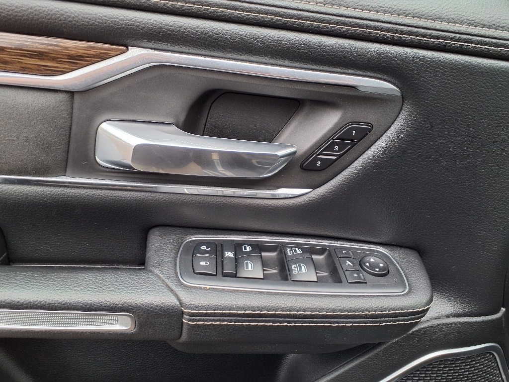 2019 Ram 1500 Laramie photo 12