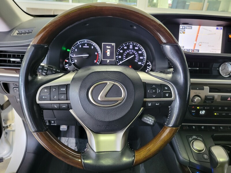 2016 Lexus ES 350 photo 19