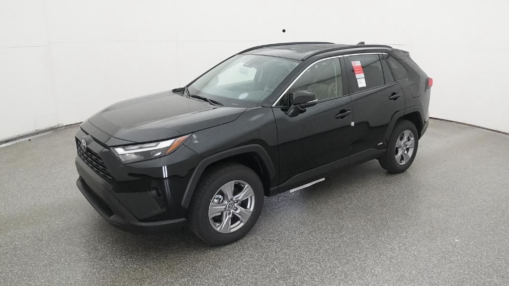 2025 Toyota RAV4 XLE's photo