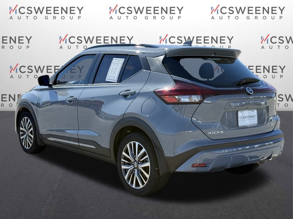 2021 Nissan Kicks SR photo 3