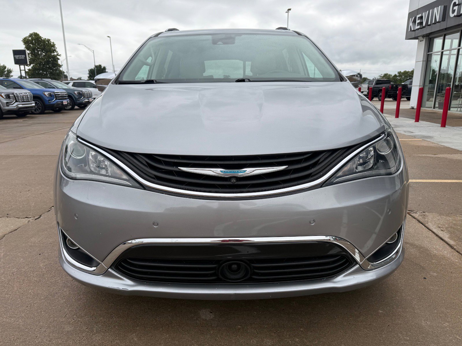 Used 2018 Chrysler Pacifica Hybrid Limited with VIN 2C4RC1N7XJR236642 for sale in Wagoner, OK