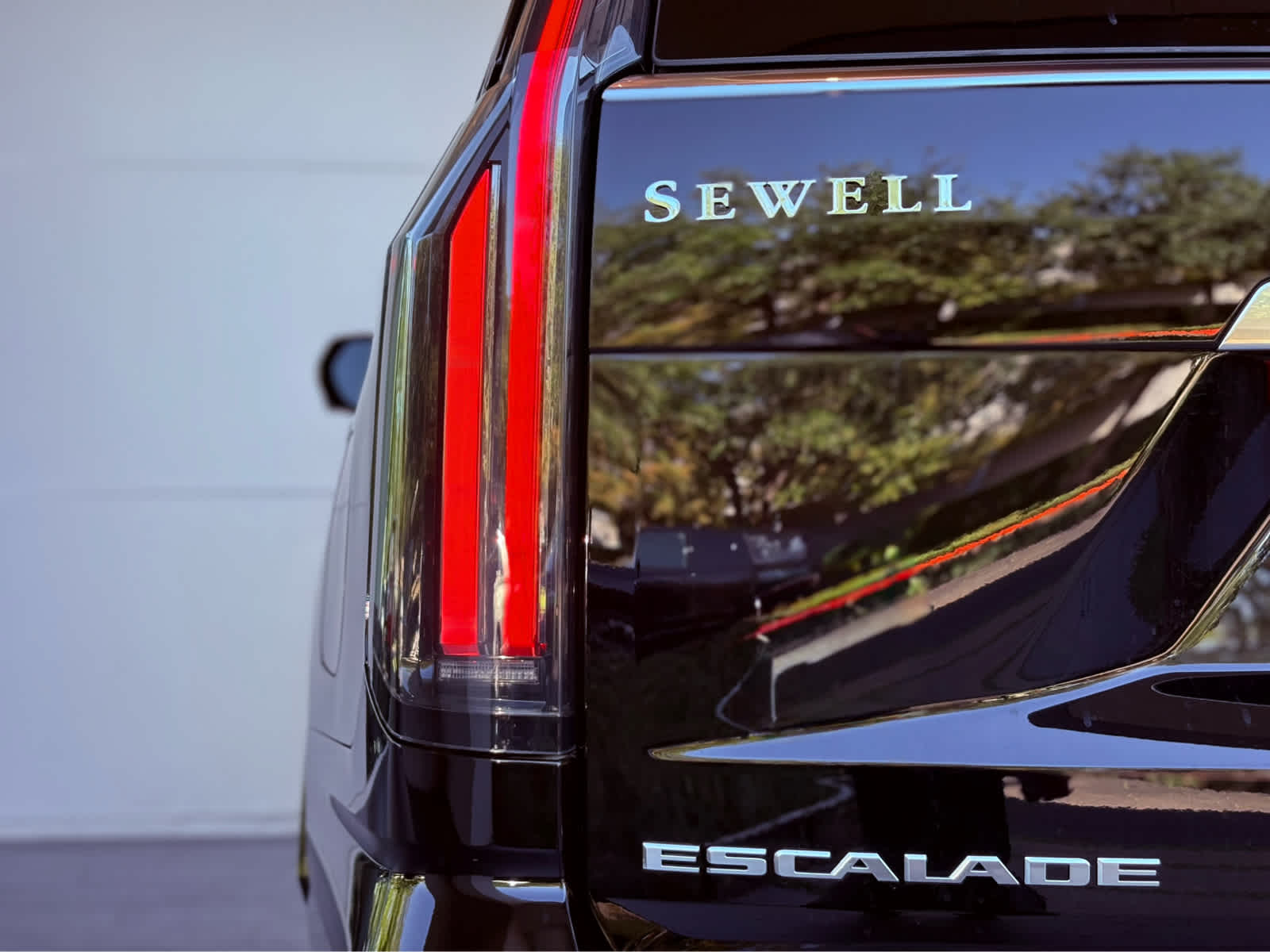 2025 Cadillac Escalade Premium Luxury photo 7