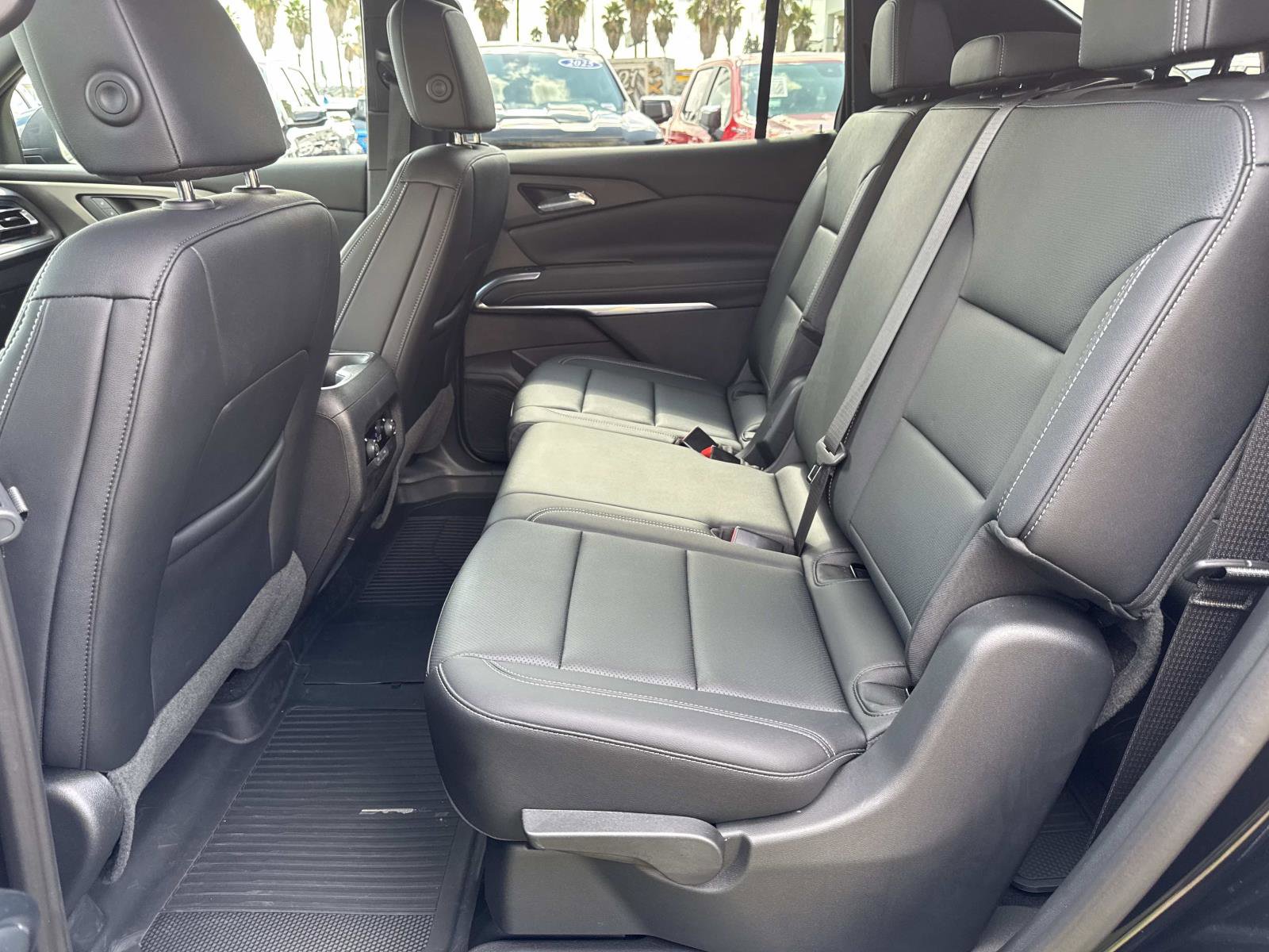 2025 Chevrolet Traverse photo 13