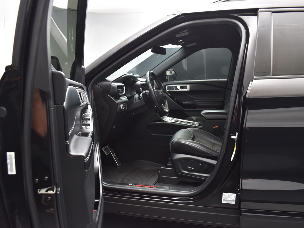 2021 Ford Explorer ST photo 17