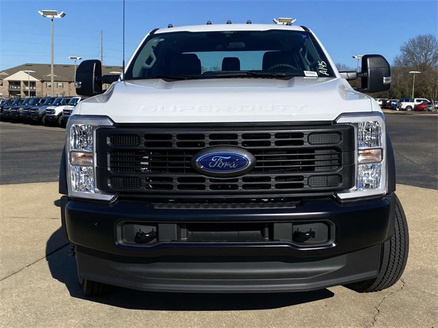 2025 Ford F-550 photo 9