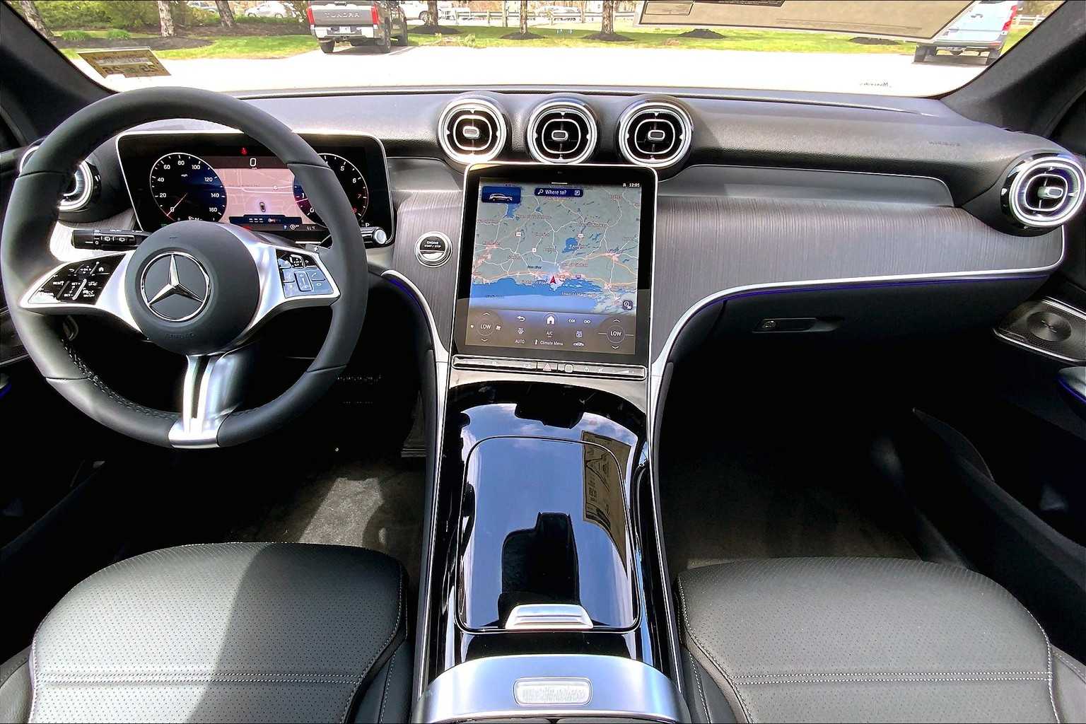 2025 Mercedes Benz GLC 300 4MATIC photo 2
